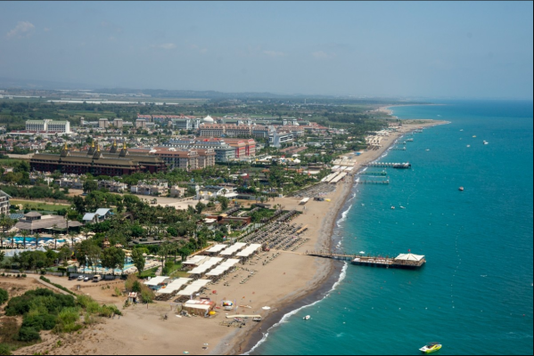 Du lịch biển Antalya có gì hấp dẫn? Những bãi biển đẹp nhất Thổ Nhĩ Kỳ 9 bai bien Lara Beach tho nhi ky