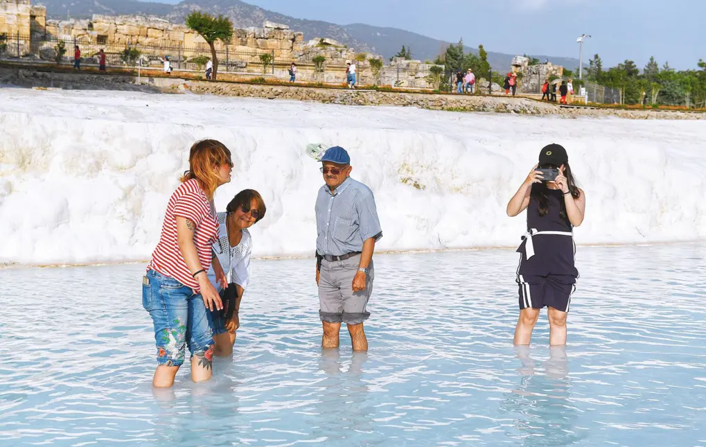 Tắm suối khoáng Pamukkale có gì hay? Có nên ngâm không khi đi tour Thổ Nhĩ Kỳ? 9 suoi khoang pamukkale 2