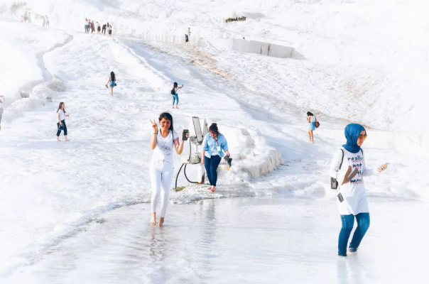 Tắm suối khoáng Pamukkale có gì hay? Có nên ngâm không khi đi tour Thổ Nhĩ Kỳ? 12 suoi khoang pamukkale 4