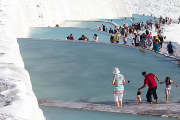 Tắm suối khoáng Pamukkale có gì hay? Có nên ngâm không khi đi tour Thổ Nhĩ Kỳ? 13 suoi khoang pamukkale